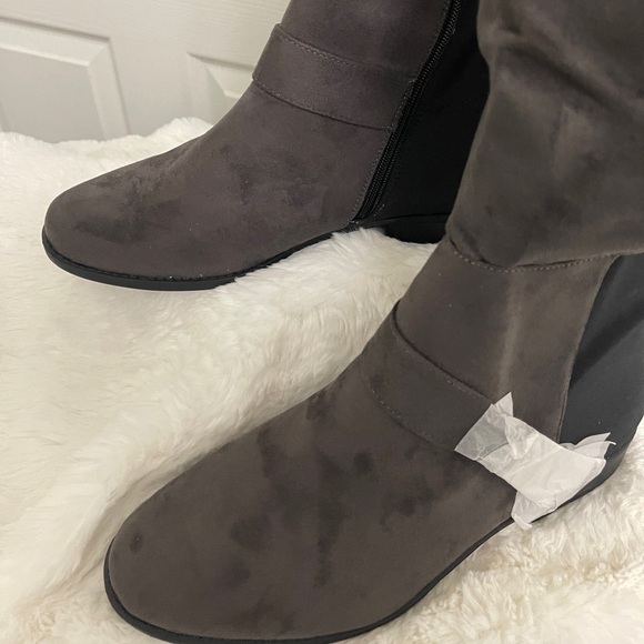 Lane Bryant Women’s Over the Knee Boot w/ Metal Ornament Charcoal Gray 10W NWT - Picture 2 of 9